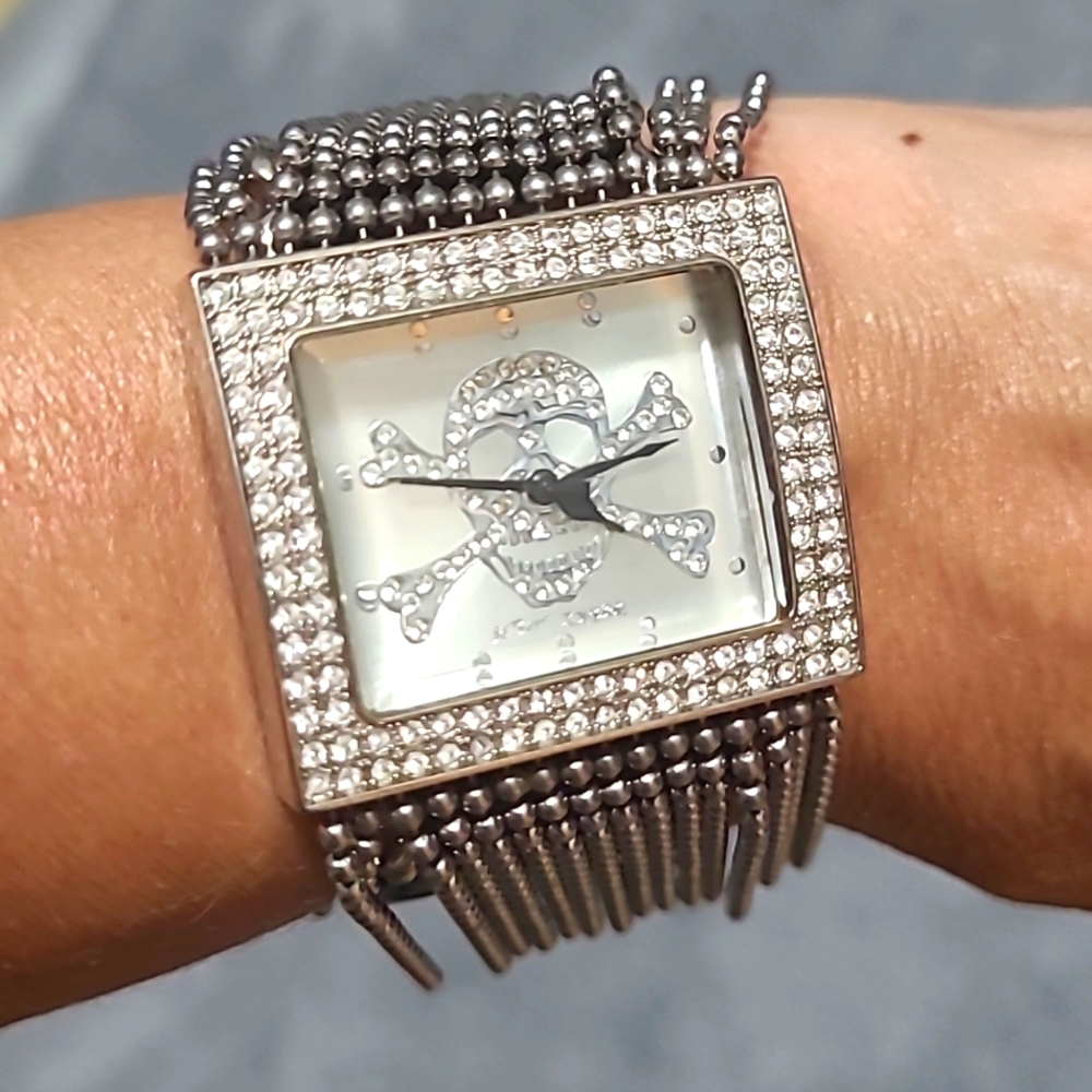 Women’s Betsey Johnson Skull watch vintage